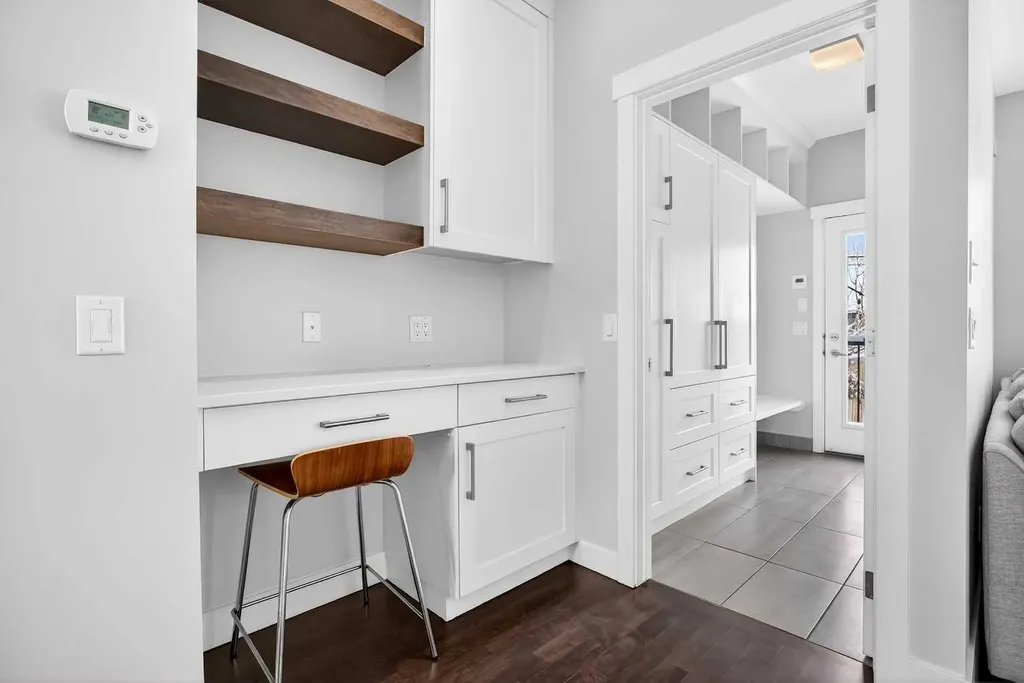 1410 21 Avenue NW Calgary AB T2M 1L6