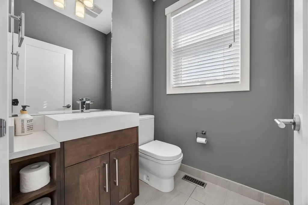 1410 21 Avenue NW Calgary AB T2M 1L6