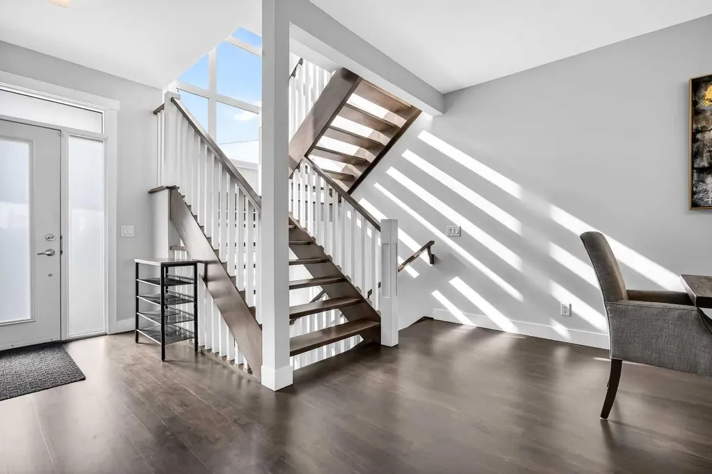 1410 21 Avenue NW Calgary AB T2M 1L6