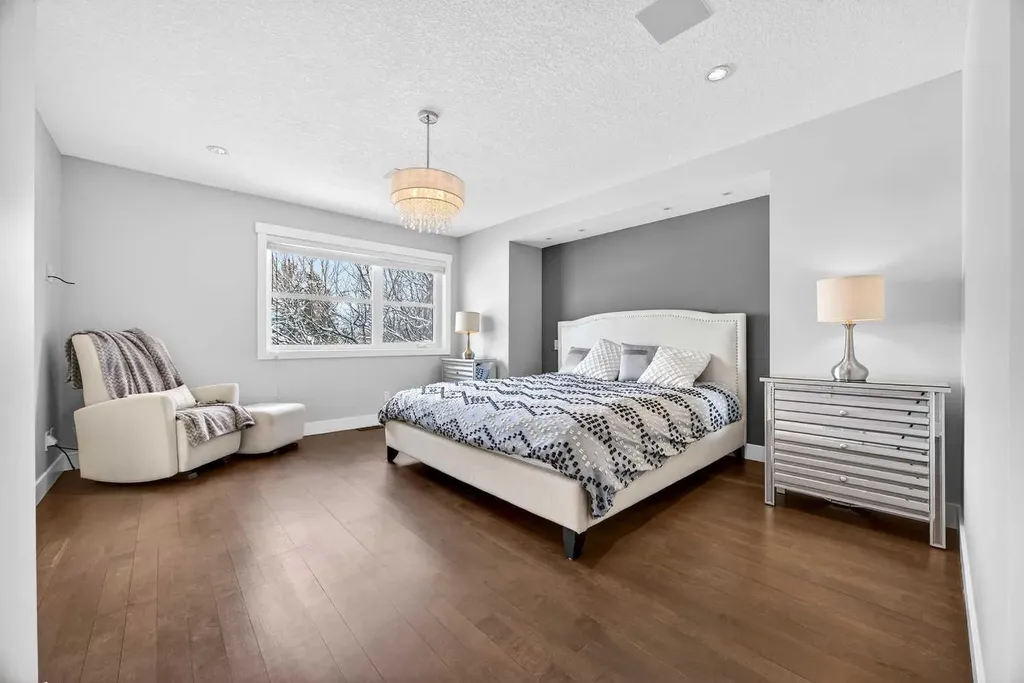 1410 21 Avenue NW Calgary AB T2M 1L6
