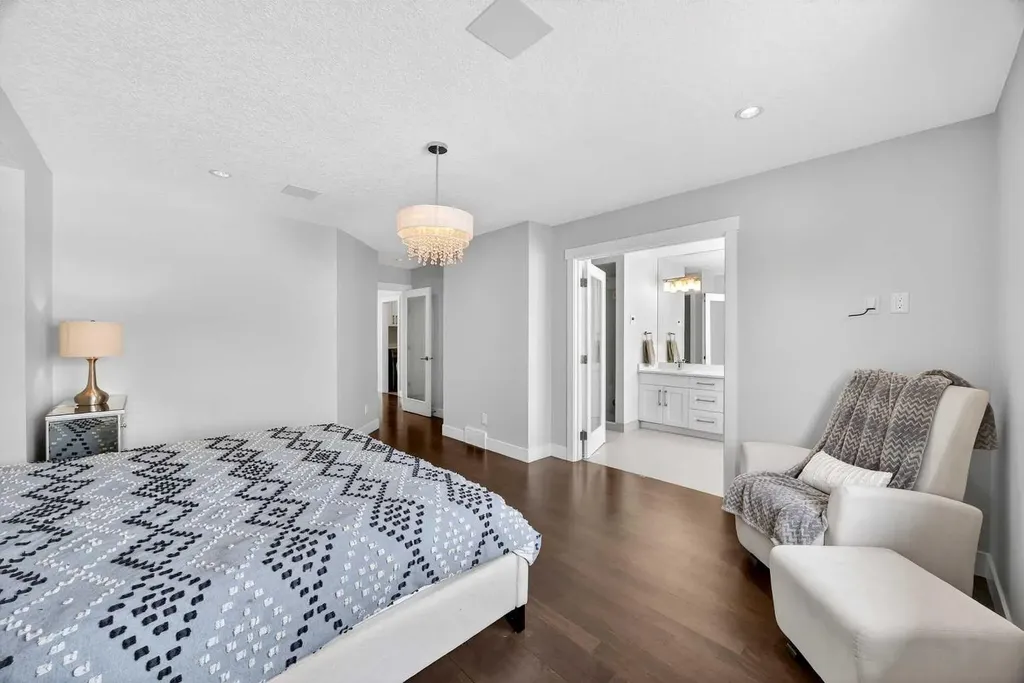 1410 21 Avenue NW Calgary AB T2M 1L6
