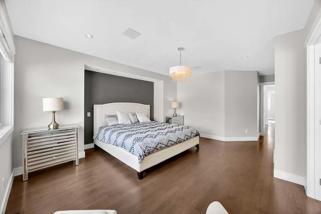 1410 21 Avenue NW Calgary AB T2M 1L6