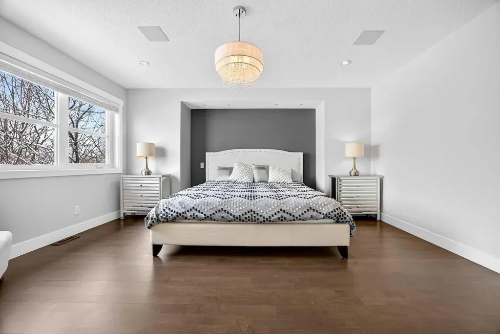 1410 21 Avenue NW Calgary AB T2M 1L6