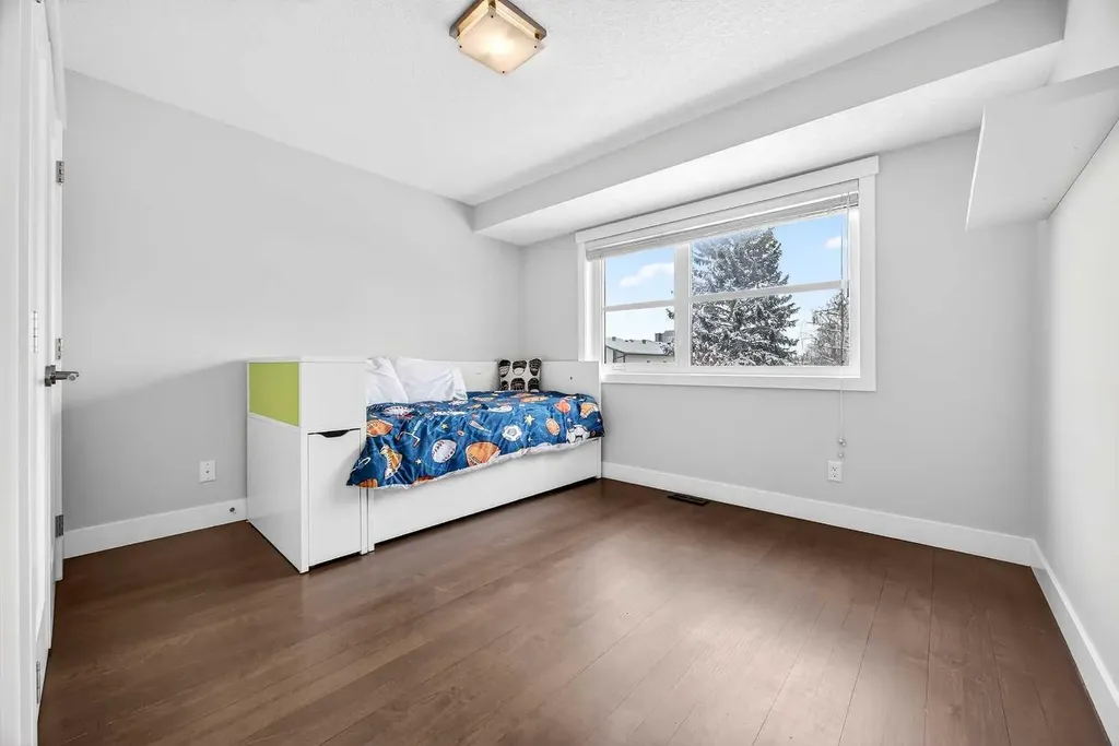 1410 21 Avenue NW Calgary AB T2M 1L6