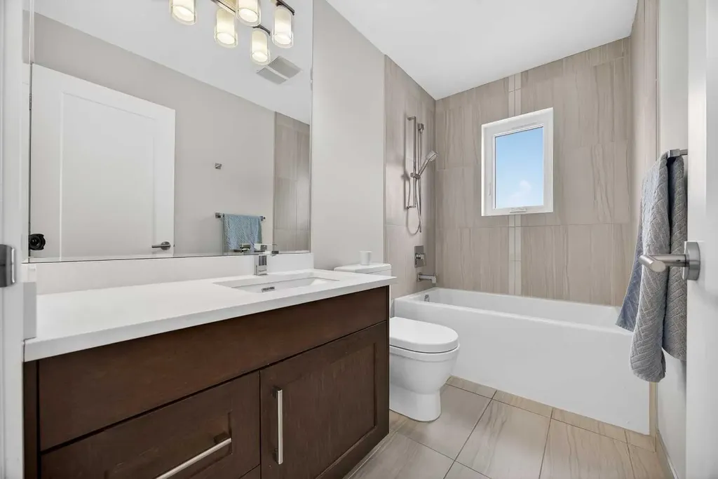 1410 21 Avenue NW Calgary AB T2M 1L6