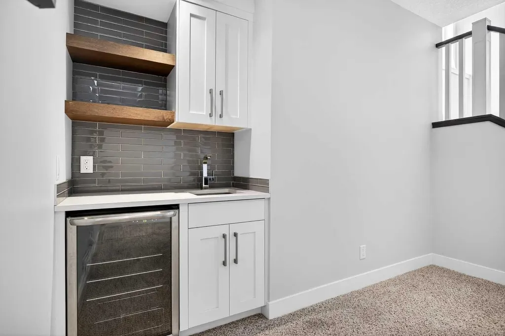 1410 21 Avenue NW Calgary AB T2M 1L6