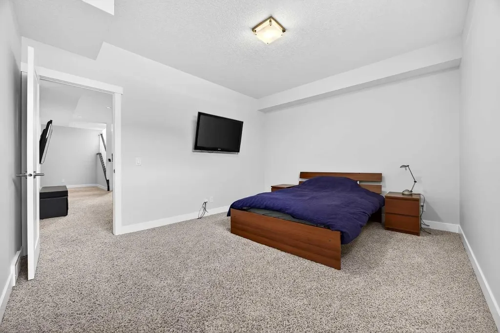 1410 21 Avenue NW Calgary AB T2M 1L6