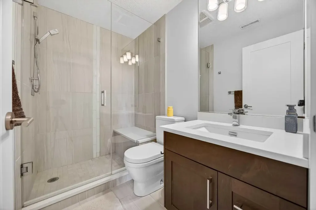 1410 21 Avenue NW Calgary AB T2M 1L6