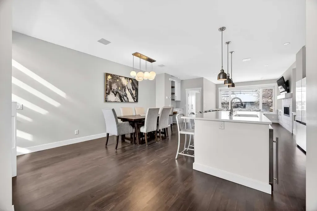 1410 21 Avenue NW Calgary AB T2M 1L6