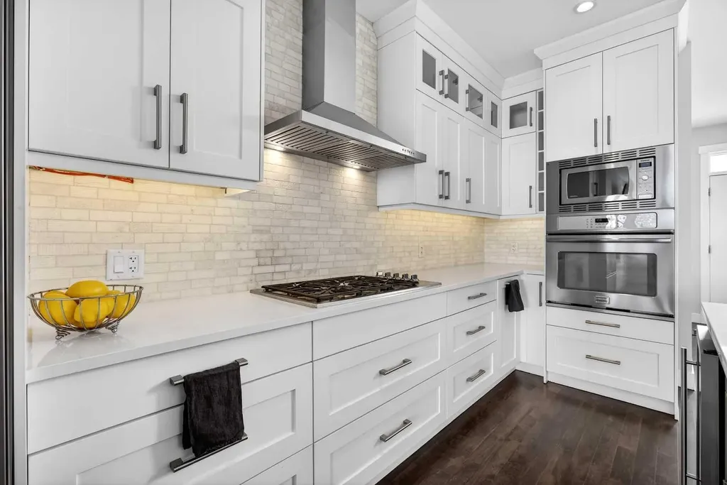 1410 21 Avenue NW Calgary AB T2M 1L6