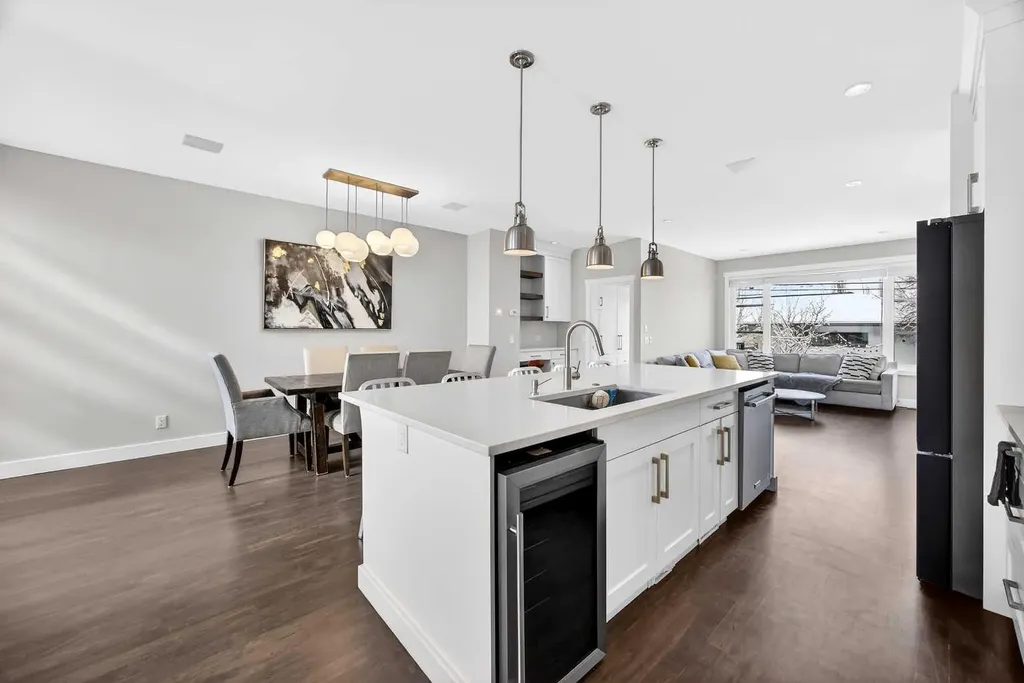 1410 21 Avenue NW Calgary AB T2M 1L6