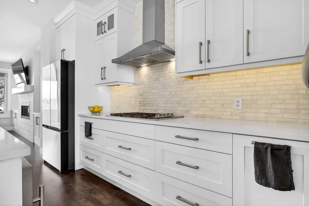 1410 21 Avenue NW Calgary AB T2M 1L6