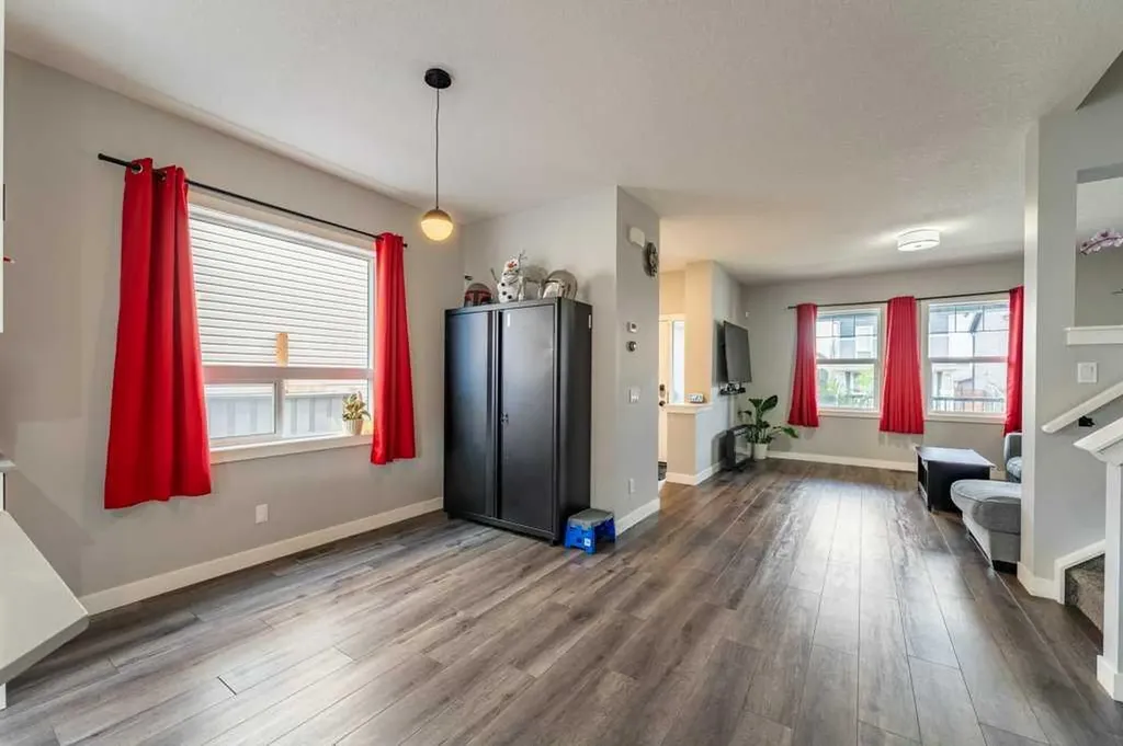 110 Hillcrest Close SW Airdrie AB T4B 4H6