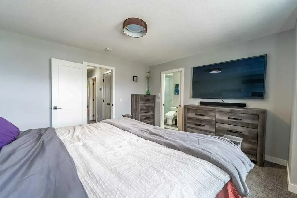 110 Hillcrest Close SW Airdrie AB T4B 4H6