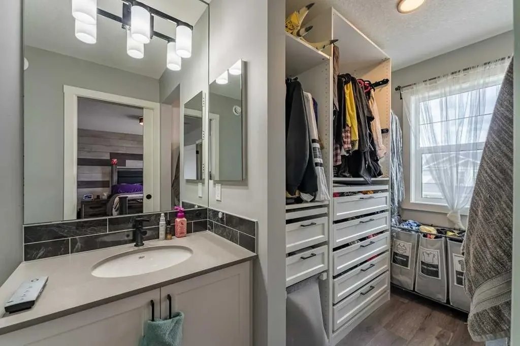 110 Hillcrest Close SW Airdrie AB T4B 4H6