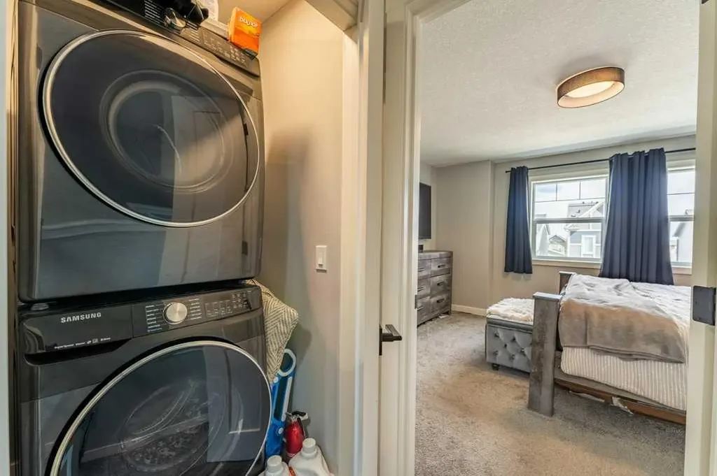 110 Hillcrest Close SW Airdrie AB T4B 4H6
