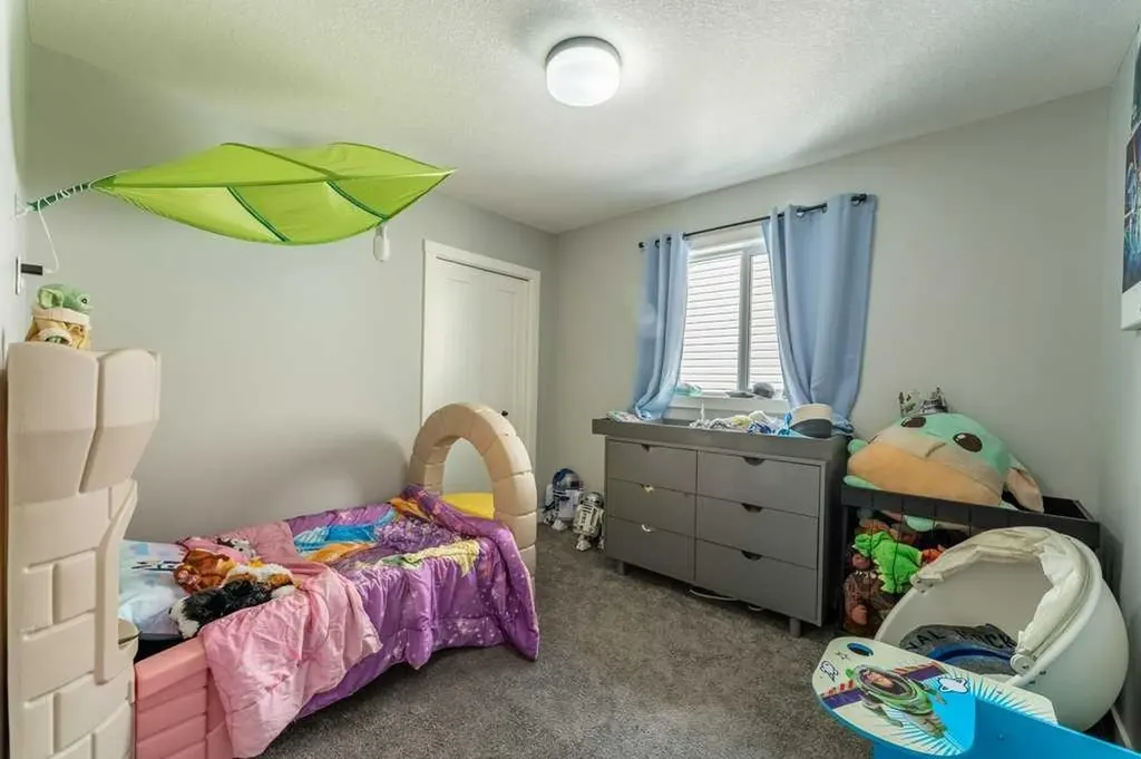 110 Hillcrest Close SW Airdrie AB T4B 4H6