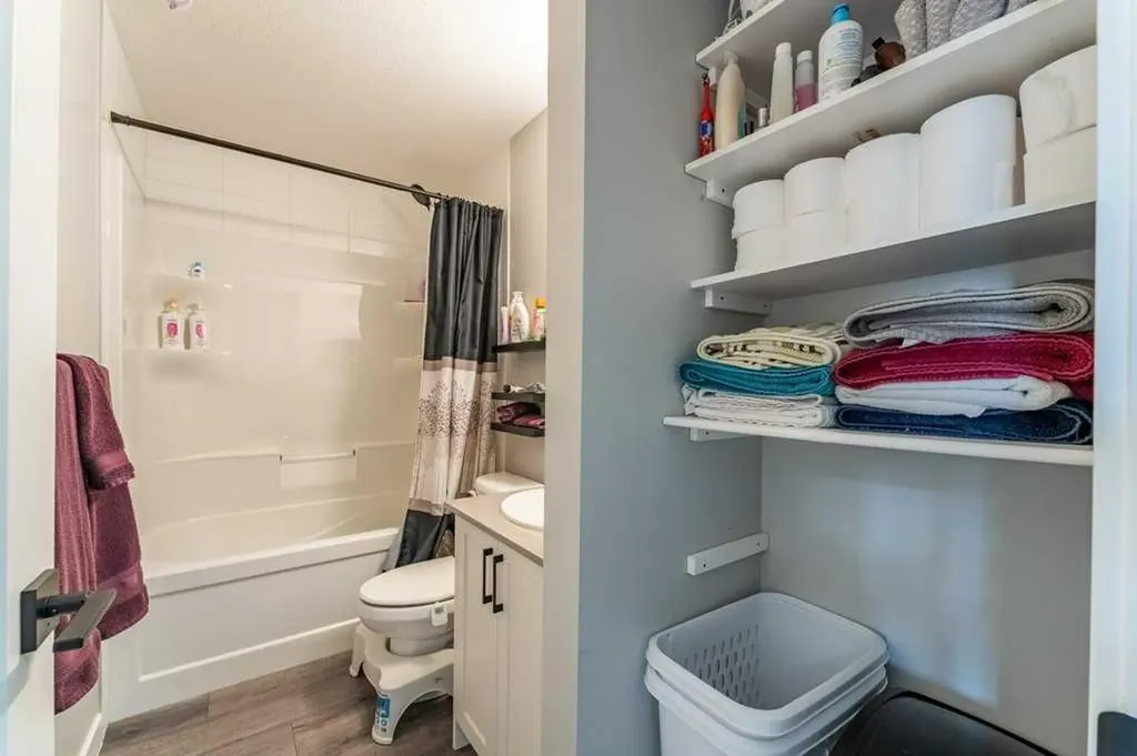 110 Hillcrest Close SW Airdrie AB T4B 4H6