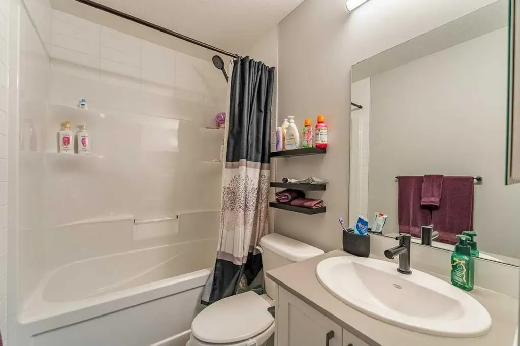 110 Hillcrest Close SW Airdrie AB T4B 4H6