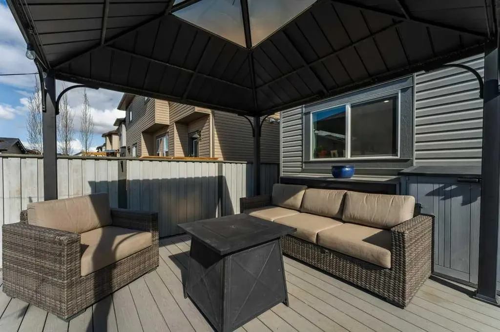 110 Hillcrest Close SW Airdrie AB T4B 4H6