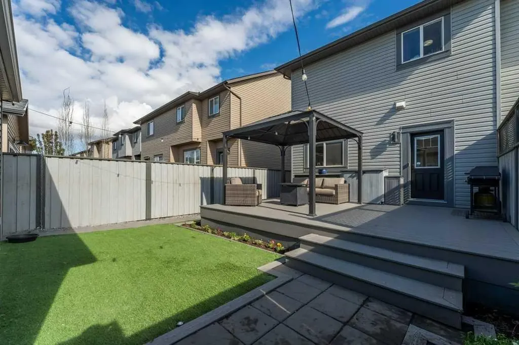 110 Hillcrest Close SW Airdrie AB T4B 4H6