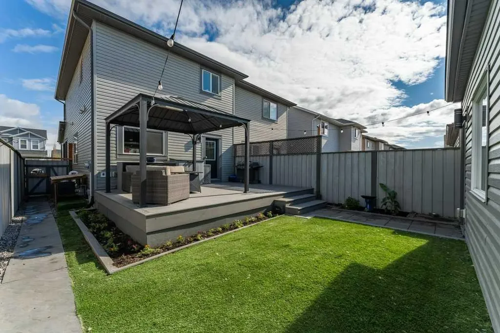 110 Hillcrest Close SW Airdrie AB T4B 4H6