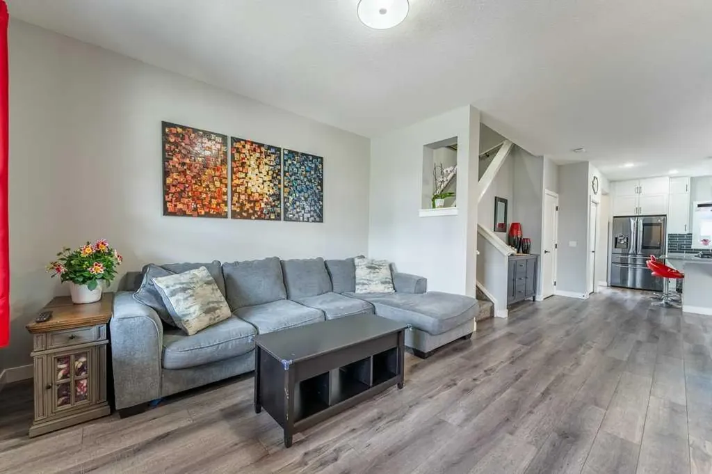 110 Hillcrest Close SW Airdrie AB T4B 4H6