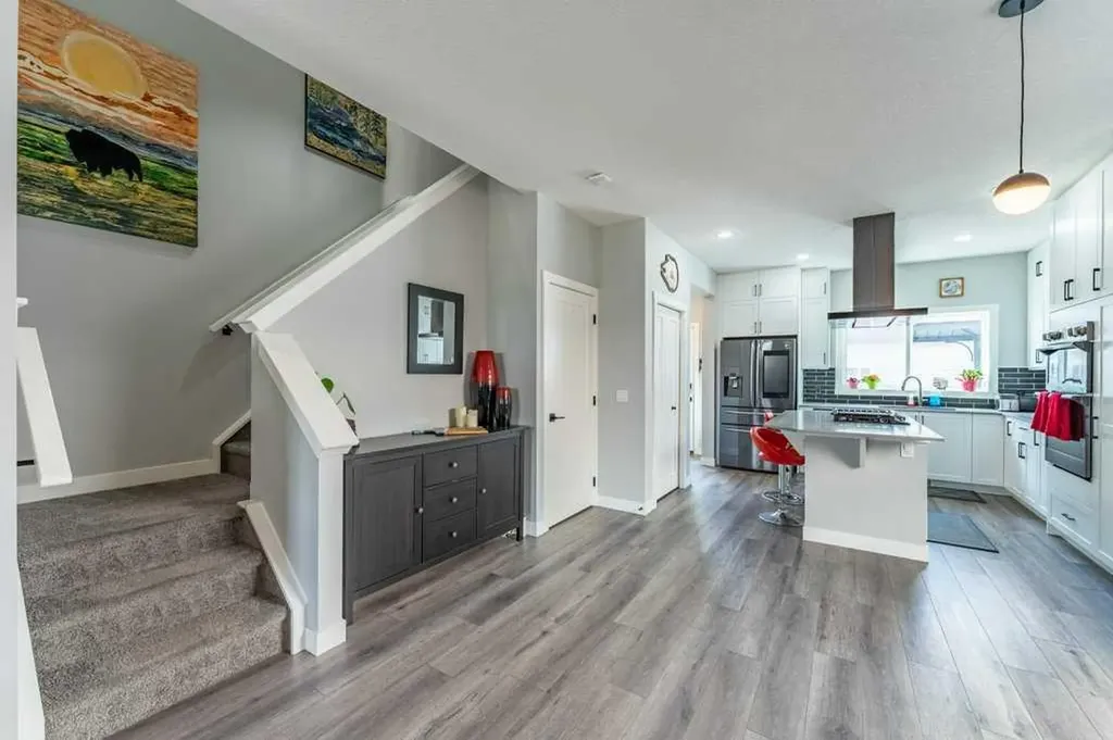 110 Hillcrest Close SW Airdrie AB T4B 4H6
