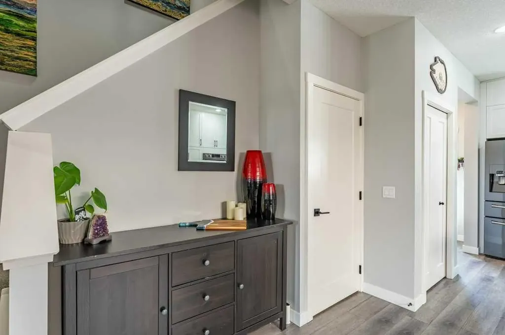 110 Hillcrest Close SW Airdrie AB T4B 4H6