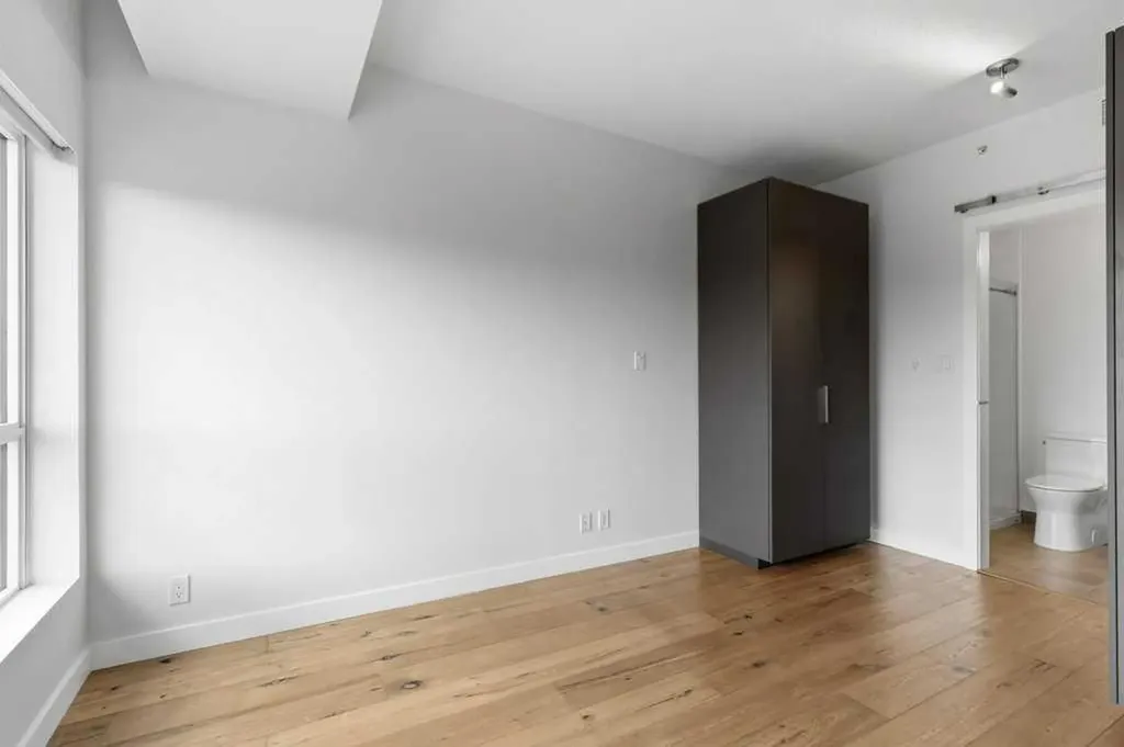 63 Inglewood Park SE Calgary AB T2G 1B7
