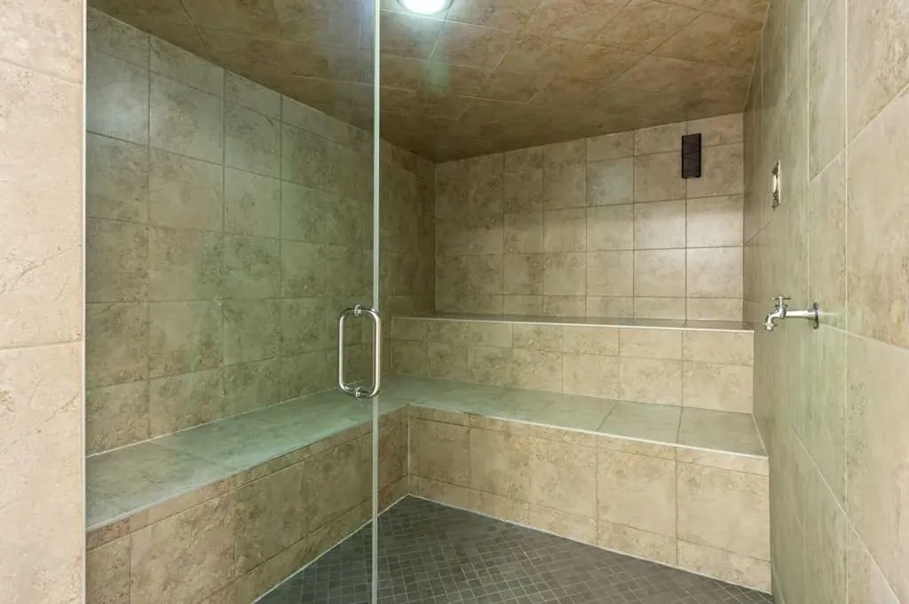63 Inglewood Park SE Calgary AB T2G 1B7