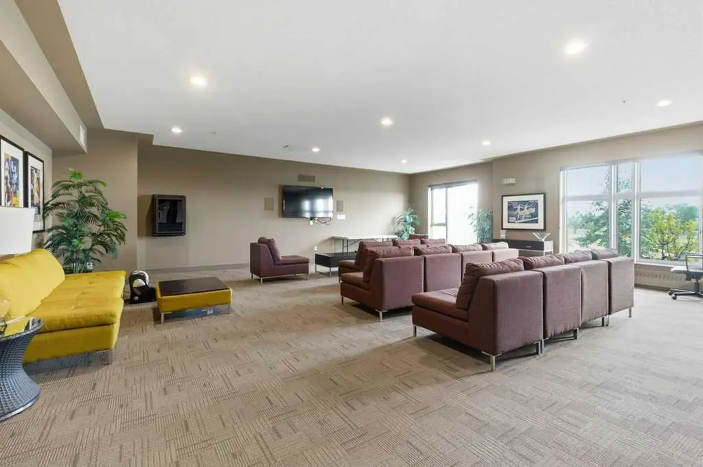 63 Inglewood Park SE Calgary AB T2G 1B7
