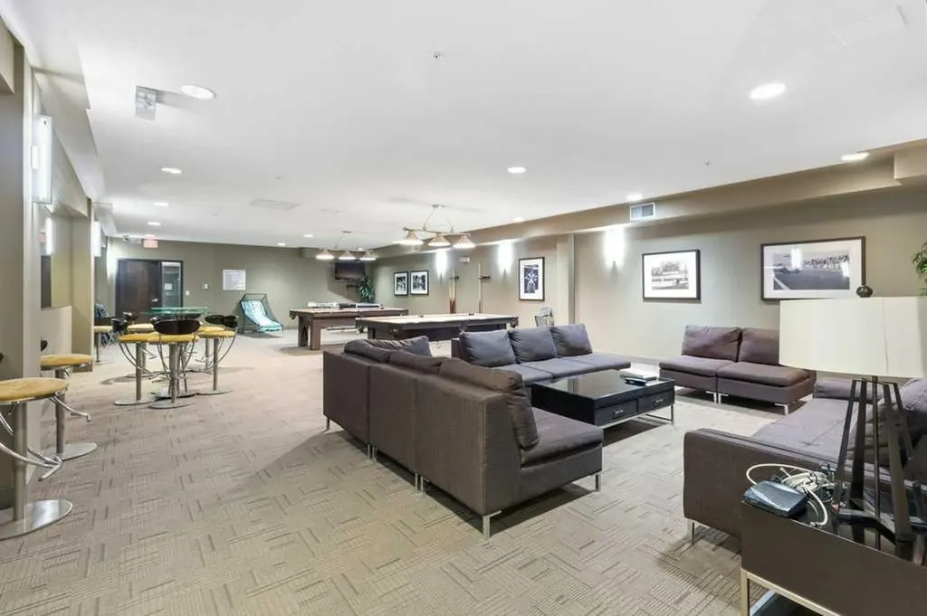 63 Inglewood Park SE Calgary AB T2G 1B7