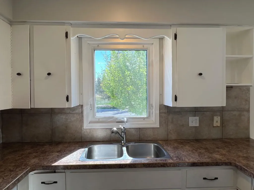 2128 24 Street Coaldale AB T1M 1J3