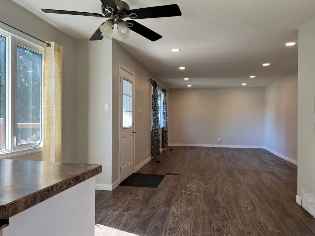 2128 24 Street Coaldale AB T1M 1J3