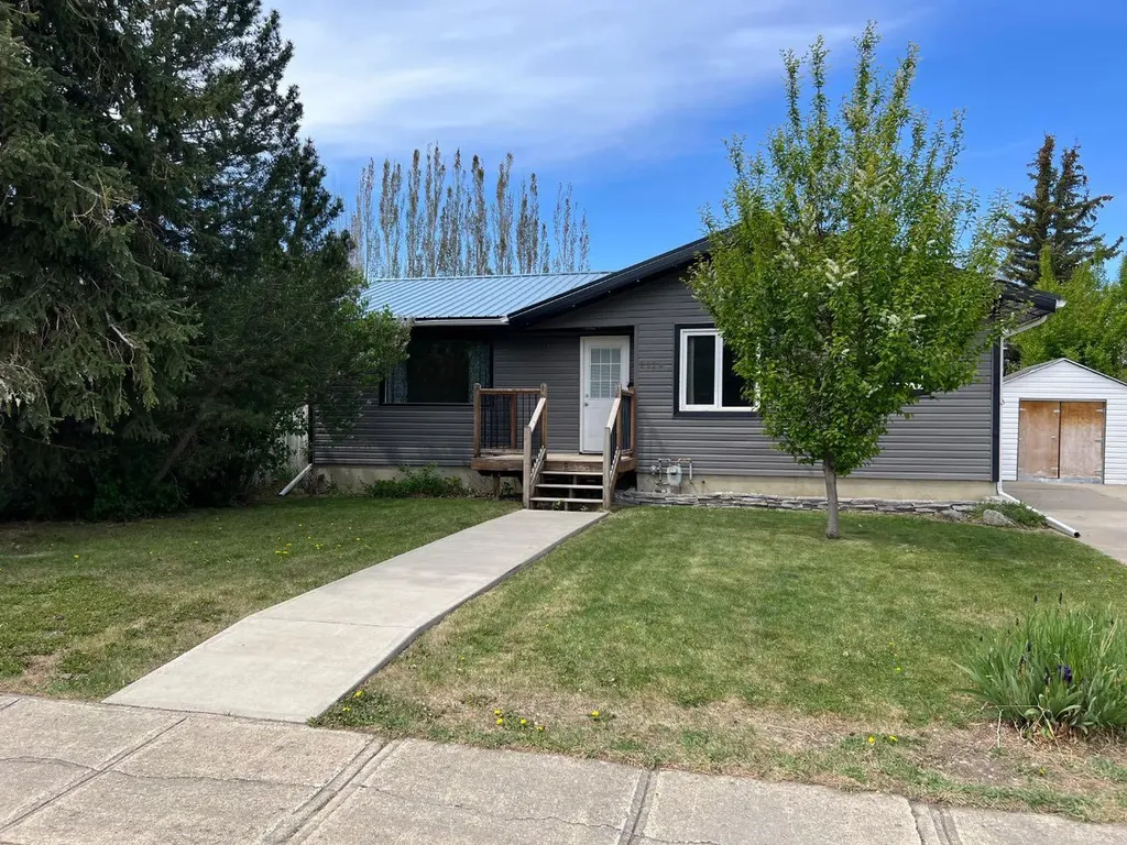2128 24 Street Coaldale AB T1M 1J3