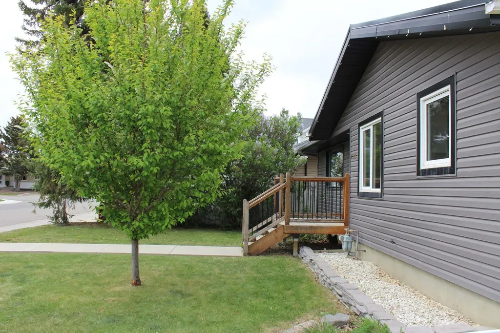 2128 24 Street Coaldale AB T1M 1J3