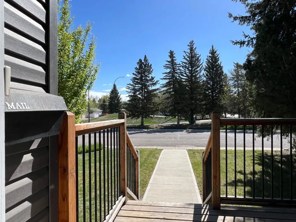 2128 24 Street Coaldale AB T1M 1J3