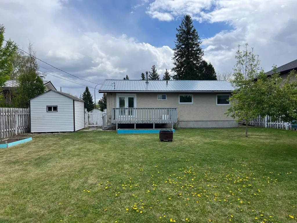 2128 24 Street Coaldale AB T1M 1J3