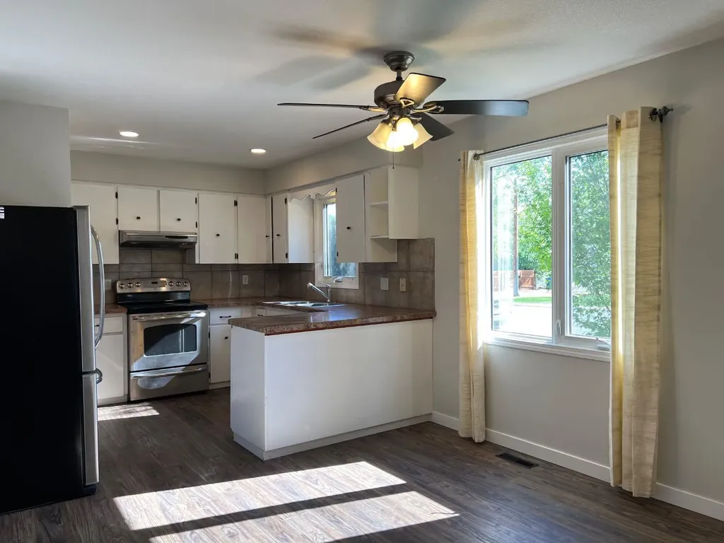 2128 24 Street Coaldale AB T1M 1J3