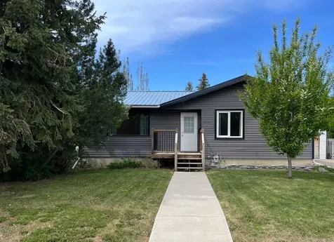 2128 24 Street Coaldale AB T1M 1J3