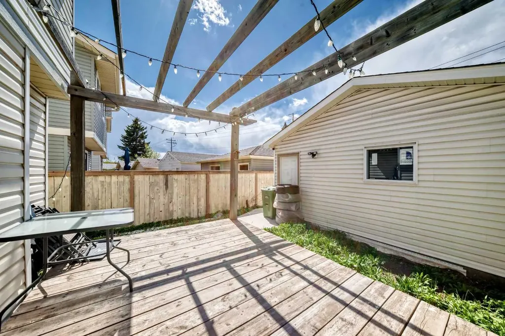 279 Falton Drive NE Calgary AB T3J 2W8