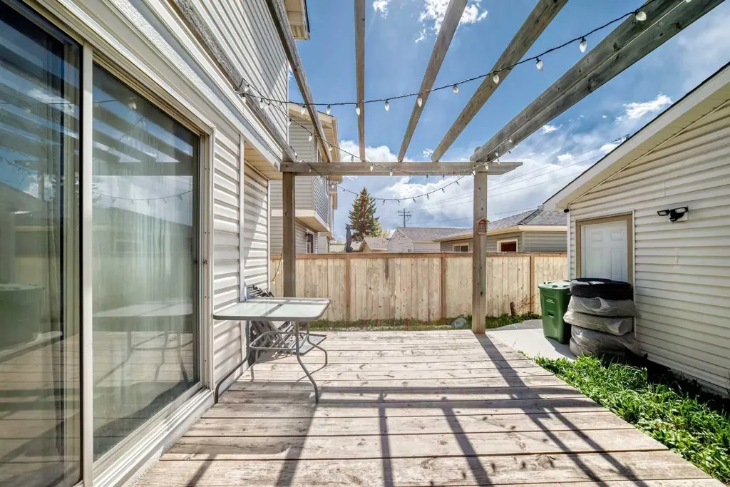 279 Falton Drive NE Calgary AB T3J 2W8