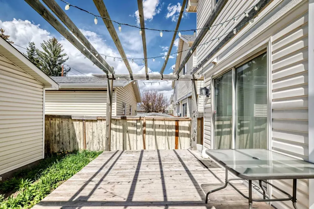 279 Falton Drive NE Calgary AB T3J 2W8