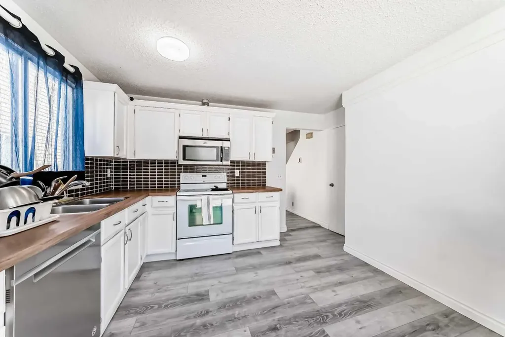 279 Falton Drive NE Calgary AB T3J 2W8