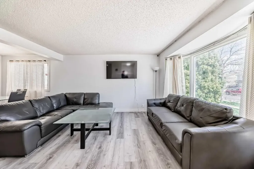 279 Falton Drive NE Calgary AB T3J 2W8