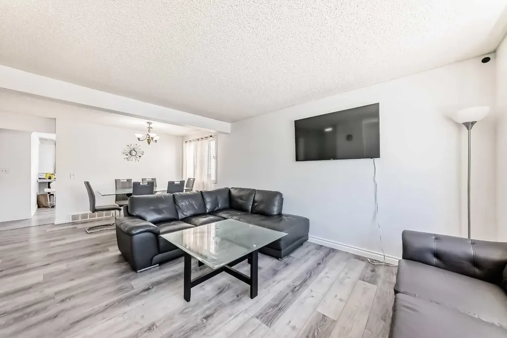 279 Falton Drive NE Calgary AB T3J 2W8