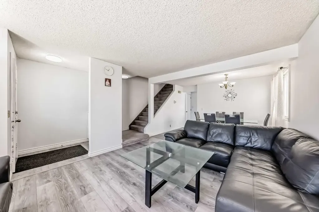 279 Falton Drive NE Calgary AB T3J 2W8