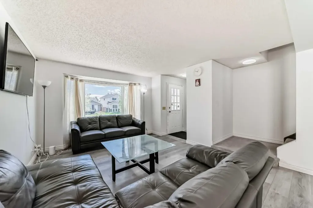 279 Falton Drive NE Calgary AB T3J 2W8