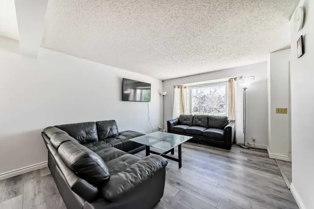 279 Falton Drive NE Calgary AB T3J 2W8